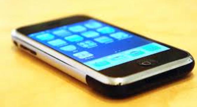 I Found a Secret Phone in My Father’s Closet – When I Unlocked It, My Life Changed Forever