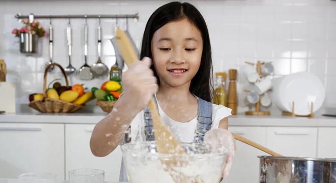 My Fiance’s 7-Year-Old Daughter Cooks Breakfast & Does All the Chores Every Day — I Was Taken Aback When I Found Out Why