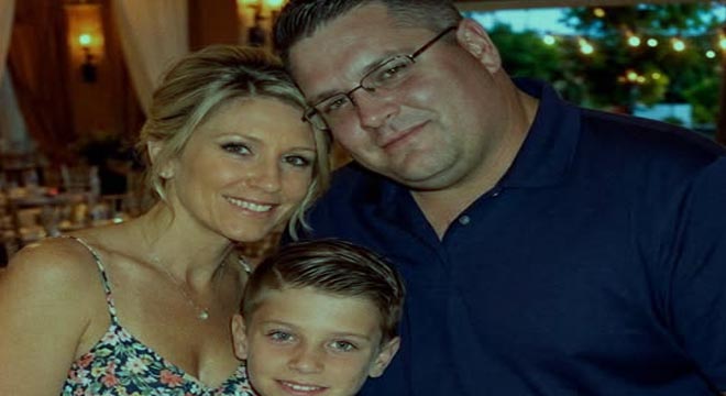 My Ex Left Me and Our Son for a Rich Man – 10 Years Later, She Invited Me to Her Wedding, So I Hired an Actress to Pretend to Be My Wife