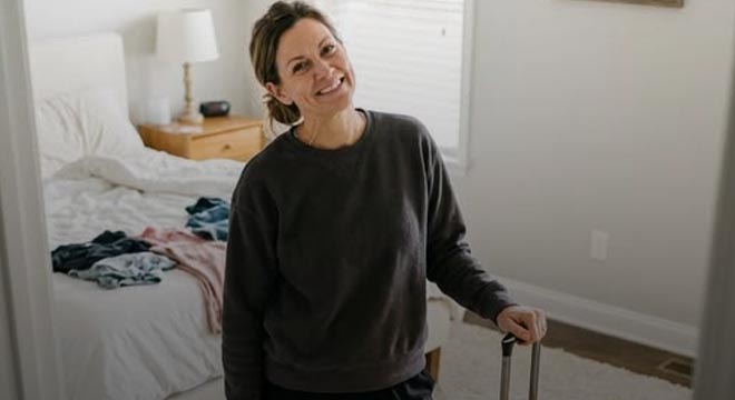 My Father Kept an Empty Suitcase by His Bed for as Long as I Could Remember – After His Passing, I Finally Looked Inside