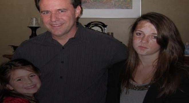 My Dad Proudly Took My Beautiful Younger Sister Everywhere but Always Made Me Stay Home – 20 Years Later, He Came to My Birthday in Tears, Holding a Box, and Said, ‘Before I Pass Away, You Need to Know Why I Treated You That Way. Open This’